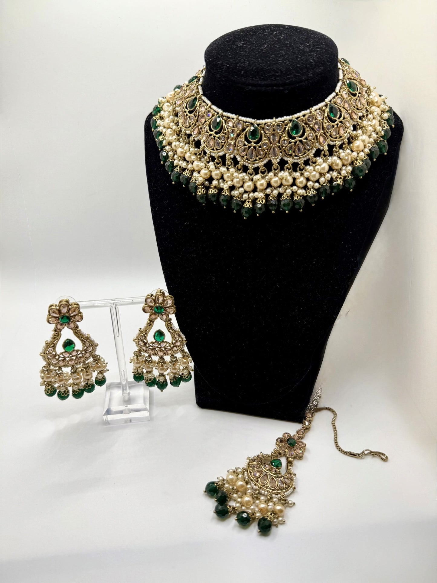 Modish Lahara Necklace Set