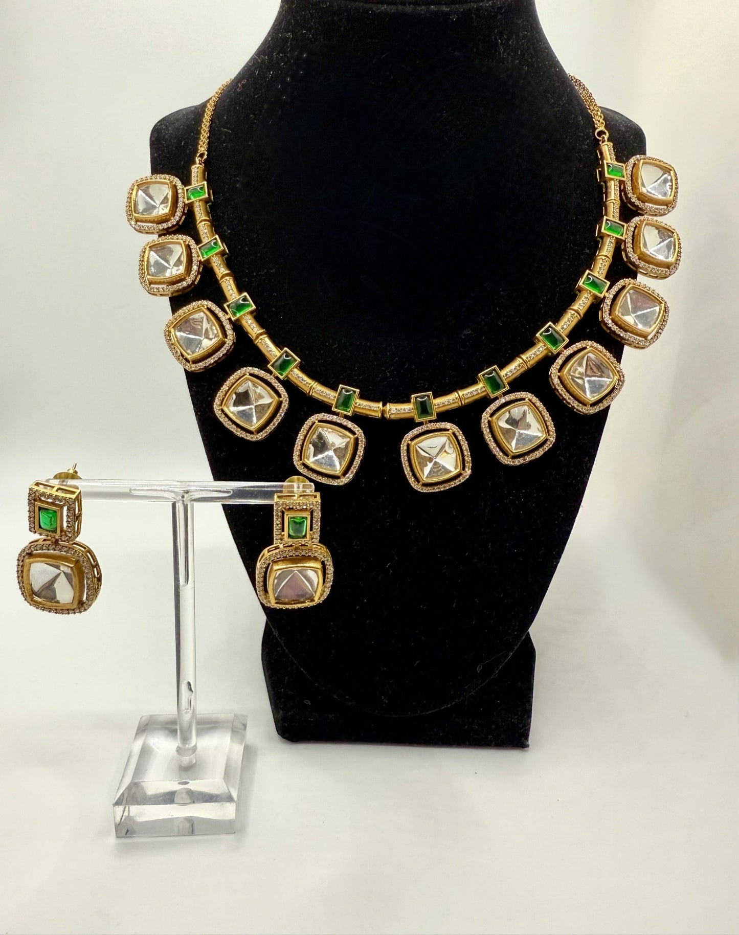 Modish Leela Necklace Set