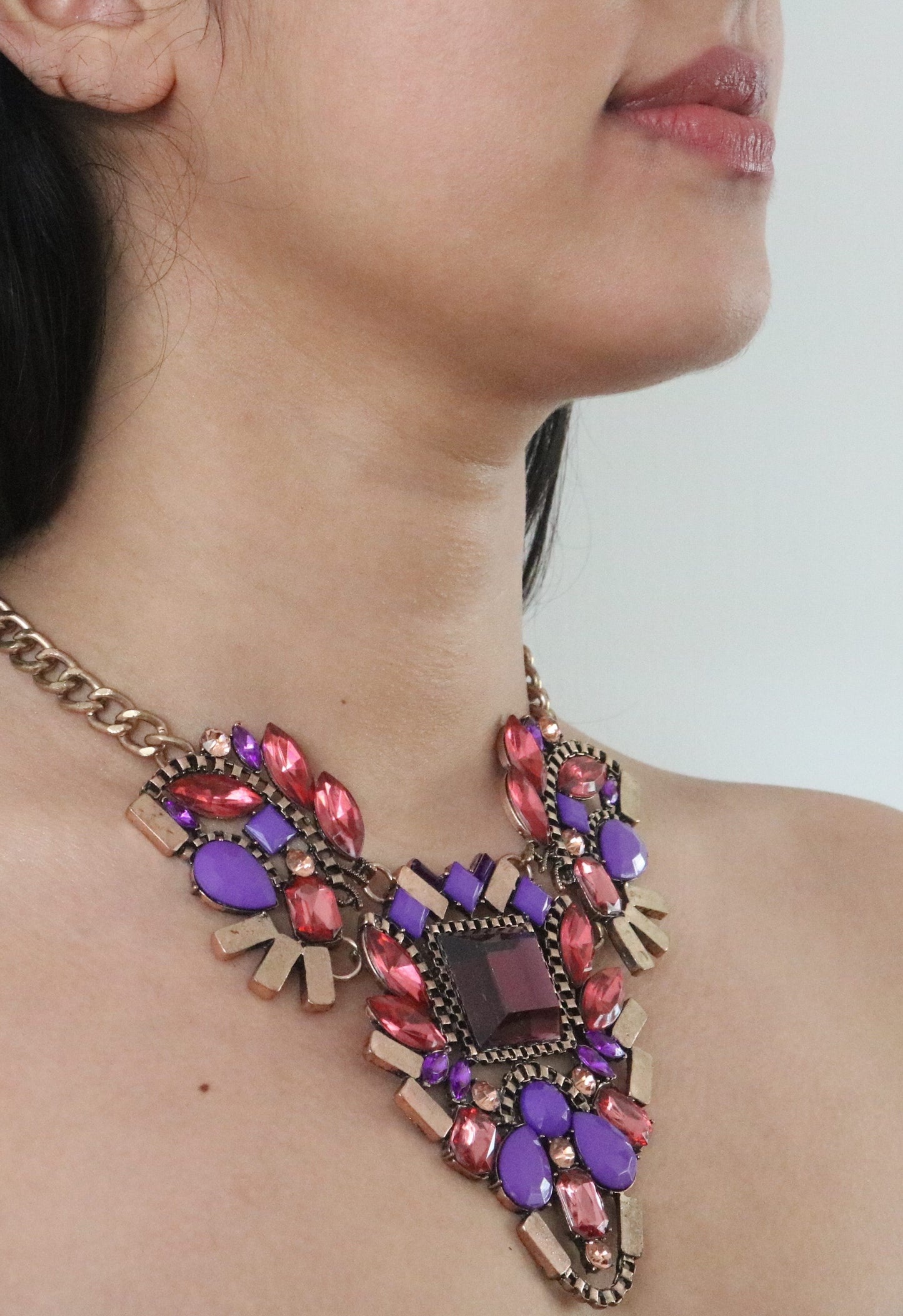Modish Kissa Statement Necklace