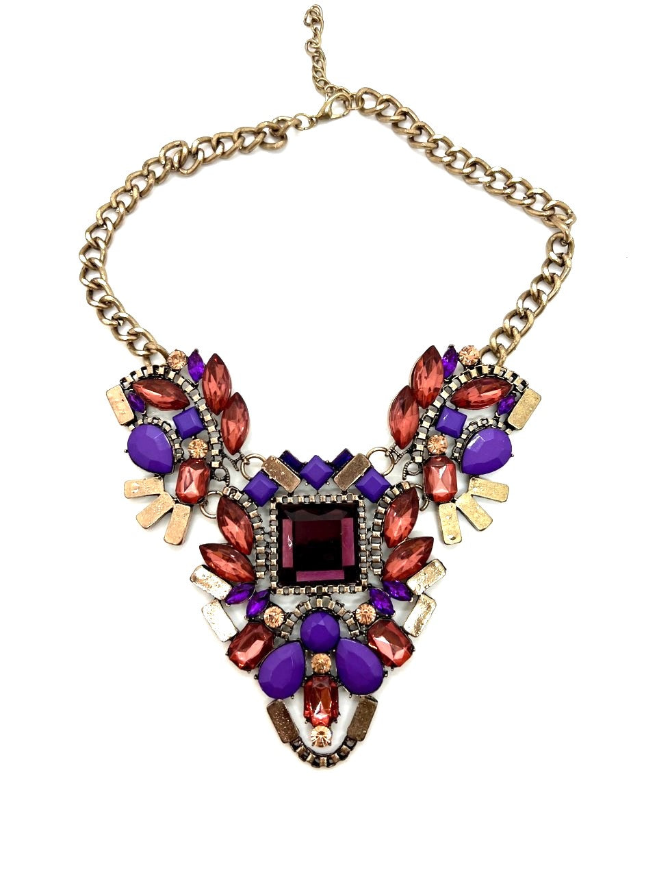 Modish Kissa Statement Necklace