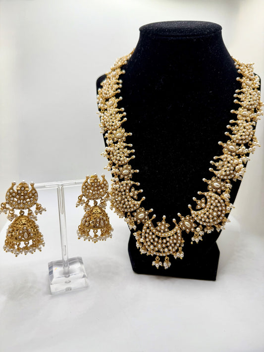 Modish Aashvi Necklace Set