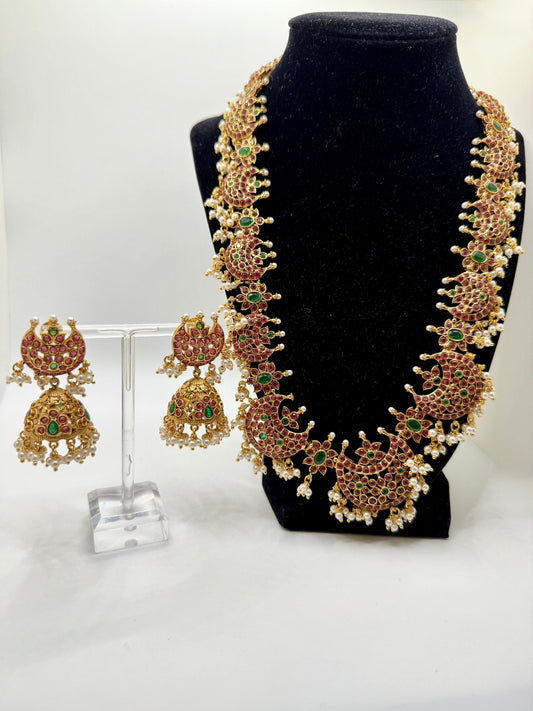 Modish Aashvi Necklace Set