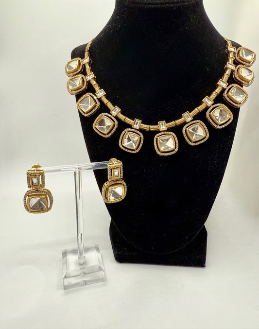 Modish Leela Necklace Set