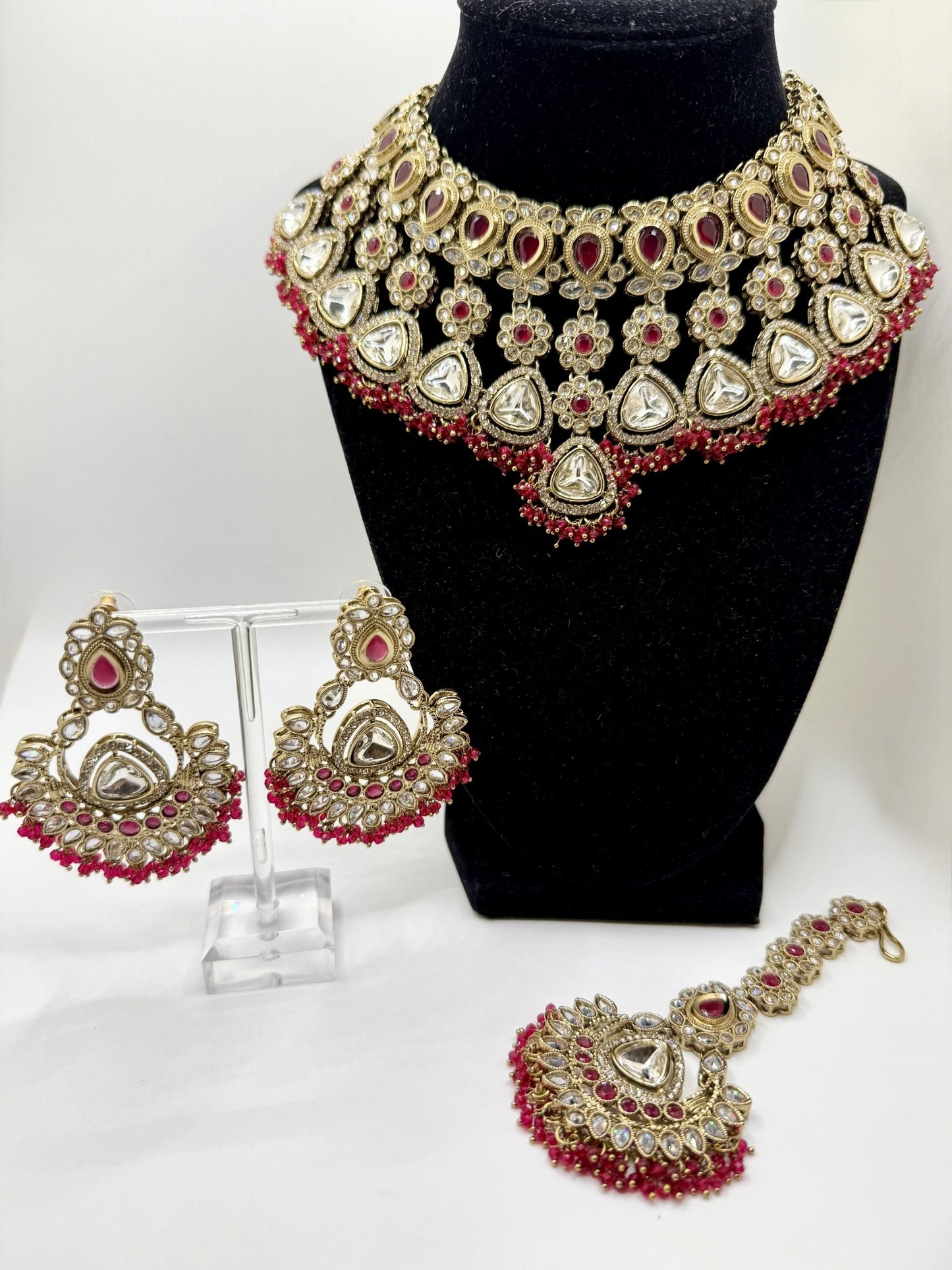 Modish Dheeya Necklace Set