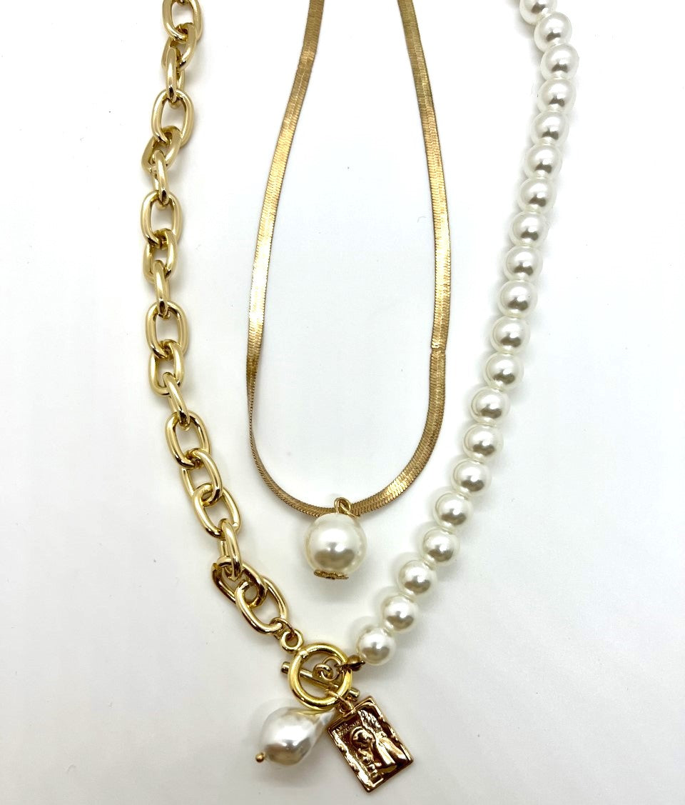 Modish Pearl layered necklace