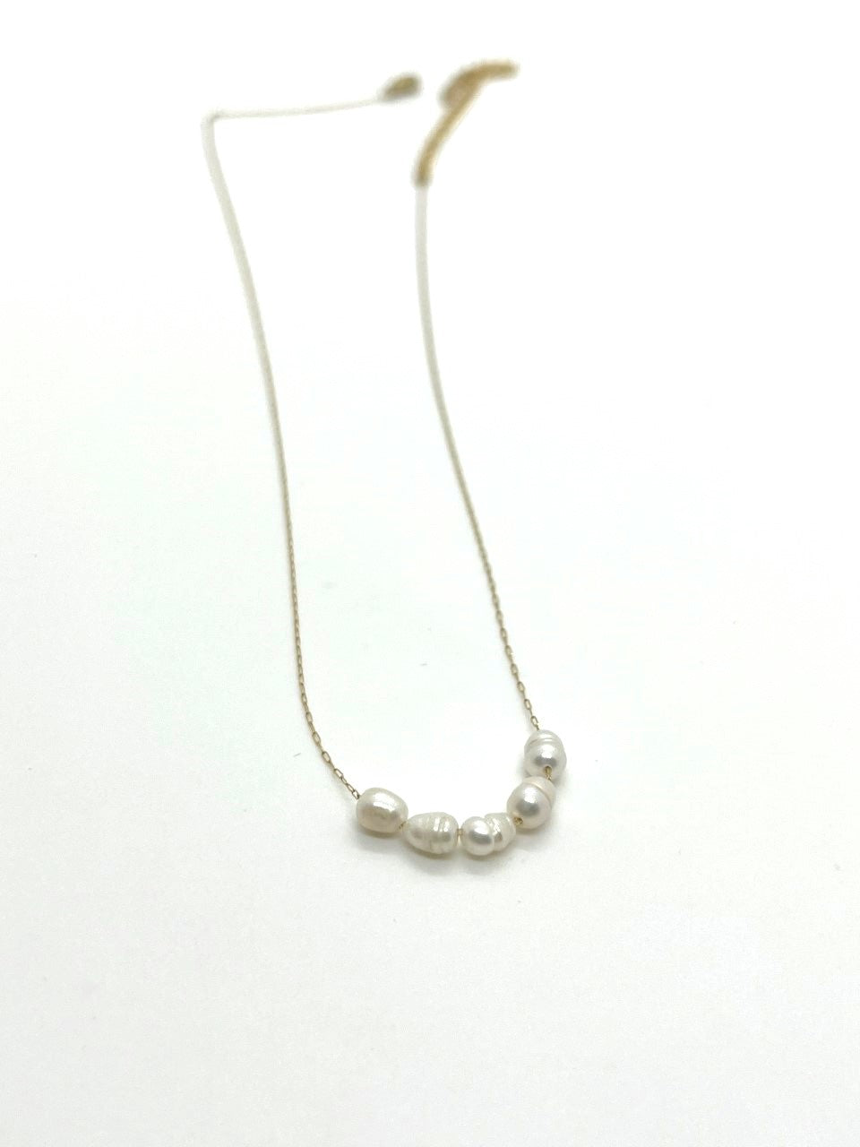 Modish Five Pearl Choker Necklace